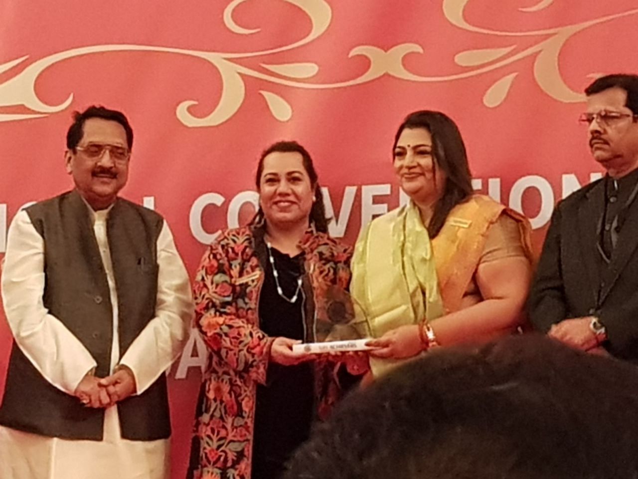 ಡಾ.ಆರತಿ ಕೃಷ್ಣಗೆ ಬಹರೈನ್‌ನಲ್ಲಿ ಸನ್ಮಾನ